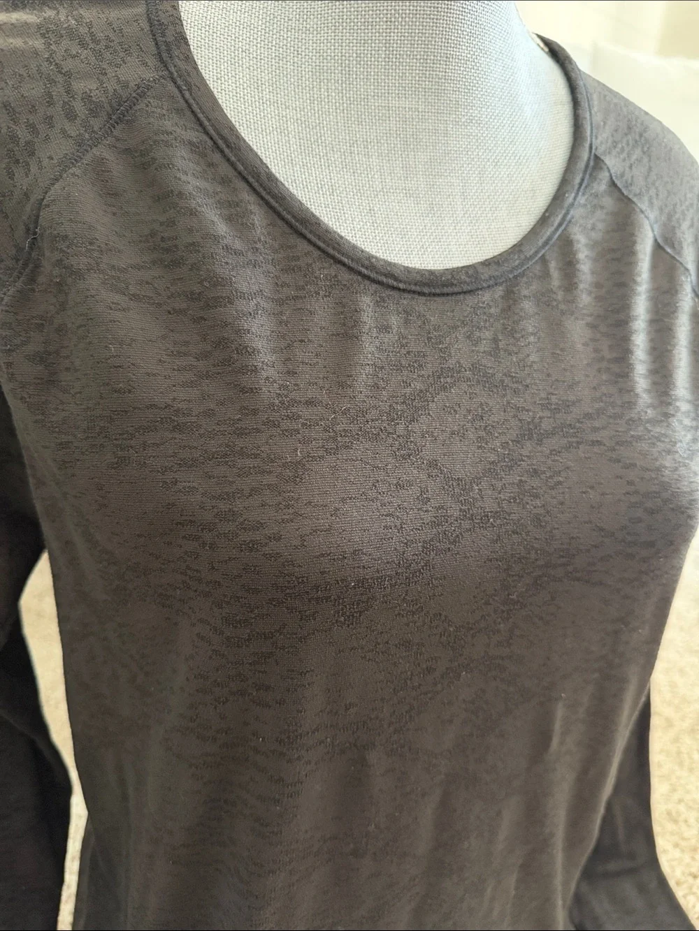 ATHLETA Long-Sleeve Printed Scoop Neck Black Shirt